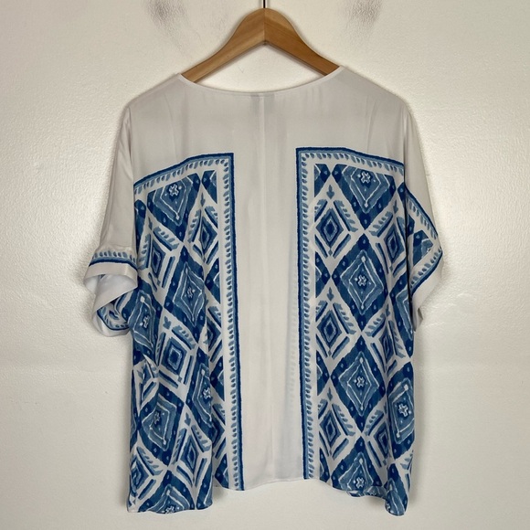 Chico's Exploded Ikat Crepe Top Size 4 US XXL V-Neck Chiffon Semi Sheer Summer - Picture 3 of 8